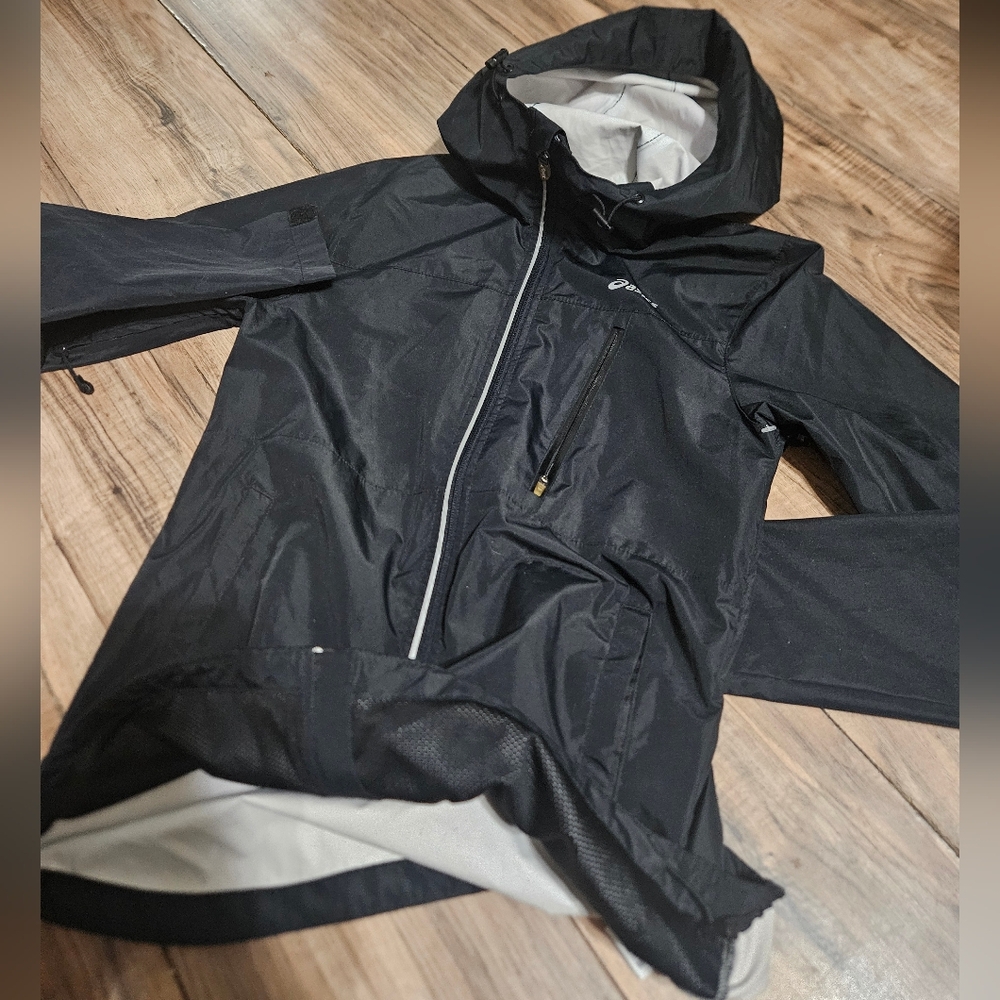 ASICS Woman's Black Windbreaker